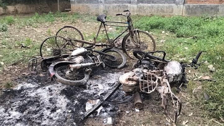 বগুড়ায় মাদক বিক্রিতে বাধা দেয়ায় হামলা, ক্ষুব্ধ জনতার আগুনে পুড়ল আস্তানা